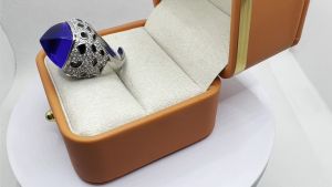 Nhẫn Hở Kim Cương Toàn Bộ Sang Trọng 17 Karat Hình Con Báo Kim Cương Đỏ Hung Dữ Sapphire Hoàng Gia