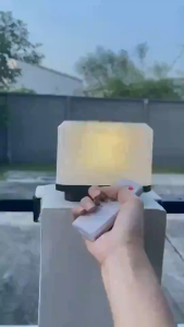 【พร้อมส่งจ้า】PU โคมไฟหัวเสา ไฟโซล่าเซลล์ 900W Solar Garden Light IP67 ปรับได้ 3 สี การควบคุมแสงอัจฉริยะ ตั้งเวลาด้วยรีโมท