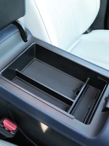 Hộp Đựng Đồ Thảm Chống Trượt Phụ Kiện Nội Thất ABS Cho Xe Xpeng G6 2023-2026 Đặt Ở Khu Vực Tì Tay Trung Tâm.