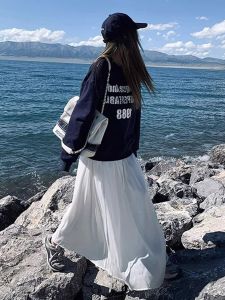 ชุดสองชิ้นสไตล์เกาหลีอเมริกันย้อนยุคพร้อมเสื้อสเวตเตอร์พิมพ์ลายและกระโปรงสั้นสไตล์เกาหลี ชุดทำงานฤดูใบไม้ร่วง