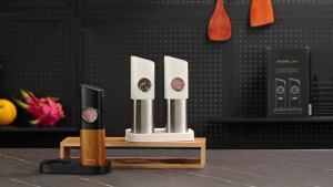 Sangcon Gravity Electric Salt and Pepper er Set [Upgraded Larger Capacity] USB Rechargeable With Dual Charging Base - Automatic One Hand Operation - Adjustable Coarseness & LED Light Refillable