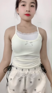 ชุดแฟชั่นผู้หญิงสวยหวาน ดีไซน์พิเศษด้วยลูกไม้แต่งโบว์ น่ารักลงตัวใส่แล้วดูหรู