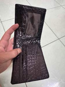 Ví da cá sấu