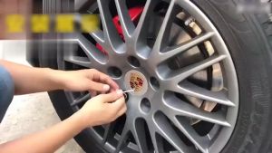 Logo chụp mâm ốp lazang bánh xe ô tô Poscher có 3 màu