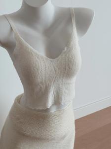 Elegant Embroidered Hollow out Strap Super Slimming with Built-In Chest Pad Fashionable Sporty Handbag for Women