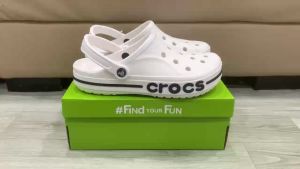 Dép sục nhựa crocs chuẩn xịn chống hôi chân nhựa tế bào êm mềm dẻo bền đi mưa lội nước đi biển . Dép sục crocs baya viền chữ crocs màu Trắng cho cả nam và nữ