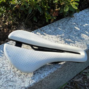 NAPLUD จักรยานถนนที่นั่ง PU กันน้ํา Aerodynamic เบาะจักรยาน Hollow จักรยานอาน Shock Absorption ที่นั่งขี่จักรยานอุปกรณ์เสริม