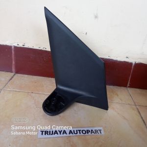 Dudukan kaki spion Nissan Grand Livina L10 tahun 2007 2008 2009 2010 2011 2012 2013