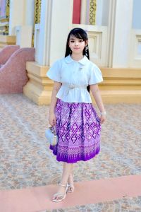 ชุดไทยประยุกต์เด็กหญิง ชุดไทยสวยๆ เสื้อแขนตุ๊กตา + กระโปรงพิมพ์ลาย