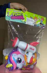 Đồ chơi ba lô nước HC899-10A – Mô hình phun nước hình ngựa xinh xắn cho bé trai bé gái