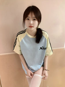 เสื้อยืดแขนสั้นผู้หญิงสไตล์อเมริกัน ลายทาง ทรงหลวม แขนยาว คอตั้ง สีพื้น ทรงหลวม แฟชั่นฤดูร้อน เสื้อยืดคอกลม