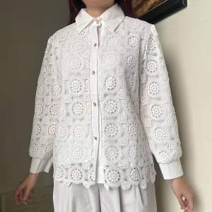 KRISTA KEMEJA KATBOL PREMIUM BKK - KEMEJA WANITA BKK ATASAN WANITA KATBOL LENGAN PANJANG BLOUSE WANITA LENGAN PANJANG KEMEJA KATUN BOLONG BROKAT TERBARU BEST SELLER