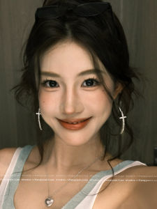 ต่างหูรูปคริสตัลประดับเพชรประดับรูปจี้เรียบง่ายแบบเก๋ไก๋สำหรับผู้หญิง เครื่องประดับแฟชั่นสไตล์เกาหลี เครื่องประดับหูสุดเท่