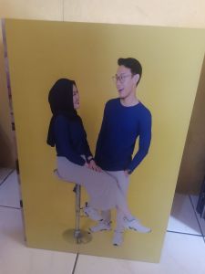 Cetak foto plus bingkai mdf ukuran 20r 24r Laminassy glossy tahan air