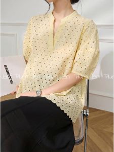 PlumJan | Áo Thun Vòng Cổ Lace Màu Vàng