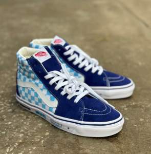 สวัสดีค่ะลูกค้าลูกค้าสินค้ามือสองของแท้พึ่งมาค่ะรุ่นนี้มีไซด์ 39 ถึง 45 ค่ะสินค้ามือสองของแท้ไม่มีของค่ะรุ่นนี้เป็นของเวียดนามค่ะ