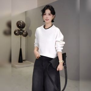 YUFUQING | Black Solid Color Long Sleeve Round Neck Sweatshirt Women Early Autumn New High Fashion Lightweight Luxury Versatile Top Trendy