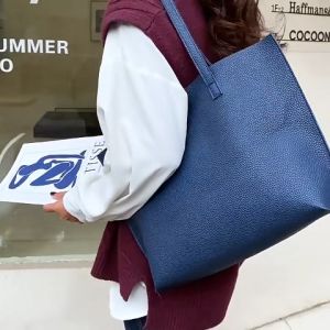 LEAShop งานปังสำหรับปีนี้ กระเป๋าแฟชั่นสำหรับตัวแม่ตัวมัมเวอร์ รุ่นนี้มีให้เลือกถึง 4 สี วัสดุดีมาก ใครชอบงานเรียบๆต้องรุ่นนี้เลย ใบใหญ่ใส่ของได้เยอะมาก รีบมาตำกันจ้า