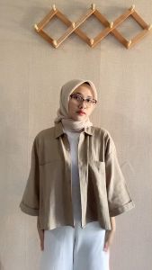 Blouse Kemeja Kantong Pocket: Pilihan Tepat untuk Penampilan Kantor