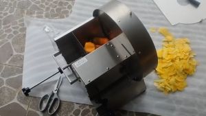 Xả máy cắt lát củ quả chạy điên kết hợp quay tay cắt cà rốt quả phật phủ ...