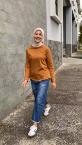 Kaos Wanita Longsleeve Loose Bahan Katun Nyaman