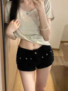 กางเกงขาสั้นผ้ายีนส์ยีนส์สีดำเอวต่ำทรงเอเข้ารูปสำหรับผู้หญิงในช่วงฤดูร้อน กางเกงขาสั้นทรงเอเข้ารูปแบบใหม่สไตล์อเมริกันสุดแซ่บ