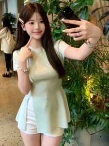 Niche Temperament Bow Bandage Short-Sleeved T-shirt Womens Summer Stylish Slit Slim-Fitting Chic Knitting Tops