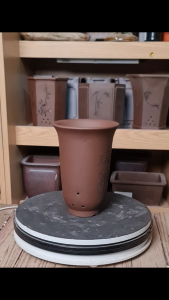 chậu gốm sứ bonsai châu tròn cao miệng loe nâu chậu địa lan gốm tàu chậu gốm tàu chậu để bàn chậu địa lan S4 kích thước miệng 16cm cao 22cm chậu hoạ tiết khác thủ công.