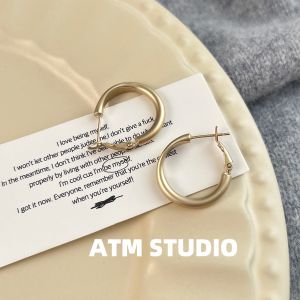 Matte Gold Metal Earrings Womens Cold Style Ear Cuffs 2025 New High-End Sensation Fresh out Handmade Geometric Couple