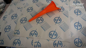 Corong Oli Mobil Motor Radiator Bensin Minyak Air Warna Orange