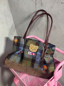 Womens Large Capacity Retro Commuter Shoulder Bag 2023 New Plaid Wool Underarm Vintage Handbag Cartoon Style Tote Bag