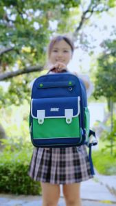 กระเป๋านักเรียน UEK รุ่น Two Tone 15.5 นิ้ว (XXL) กระเป๋าเด็กประถม กระเป๋าเป้เด็กแฟชั่น ผ้ากันน้ำ