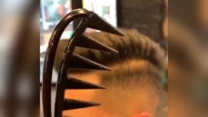 Wide Row Comb: A Durable Anti-Static Shower Comb for Wet Hair & Professional Hairstyling