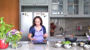 Kompak untuk Ruangan Terbatas: Kompor Listrik Induksi Touch Screen Denpoo Low Watt DIC 200-1200