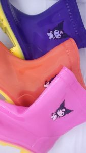 Sepatu boot anti air terpopuler dan terbaru motip kartun kuromi viral