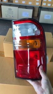 ตราเพชร ไฟท้าย ฝาไฟท้าย โตโยต้า ไทเกอร์ ดีโฟว์ดี ไดมอนด์ Diamond สำหรับยุคปี 1999-2003