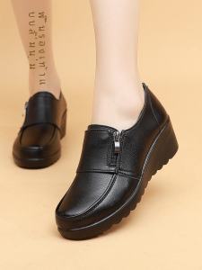 รองเท้าส้นเตี้ยแบบสวมสำหรับคุณแม่ ส้นเตี้ย ส้นกลาง ส้นหนา รองเท้าทำงานสำหรับผู้หญิง สีดำ รองเท้าลำลอง ขนาดใหญ่ ป้องกันการลื่น