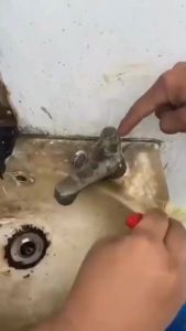 PEMBERSIH KERAK KERAMIK KAMAR MANDI TOILET CAIRAN PEMBASMI NODA BANDEL AMPUH KEMASAN 250ML