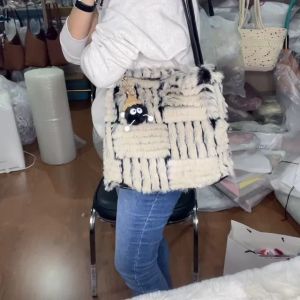 ขนนุ่มนิ่ม สีเทาดำ พวงกุญแจตุ๊กตาน่ารัก | Code: 4117