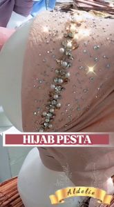 Jilbab Kondangan Payet Bando Swarovski Mewah Model Segi Empat Bahan Gliter Kilat Import Premium Hijab Pesta Instan Simple Mudah Dibentuk Tidak Licin Tidak Gerah Kerudung Seragam Besanan Wanita Muslim Cantik Kekinian dan Elegant BSB