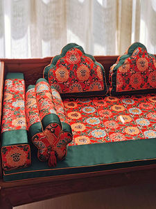 เบาะรองนั่งโซฟาไม้ประดู่คุณภาพสูงสไตล์จีนแบบใหม่ชุด5ชิ้นสำหรับเตียงโรฮันหมอนกอดกันลื่นผ้าปักลายสไตล์จีน