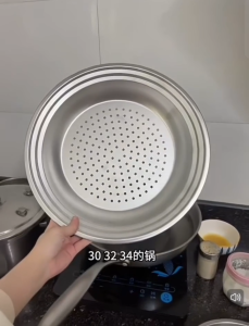 304 stainless steel steamer tray with edge design for stir-fry and steaming.