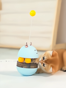 ของเล่นแมว ลูกบอลล้มลุกผิวลื่น ใส่อาหารได้ มีช่องเปิดปิด ตั้งตรงได้เอง