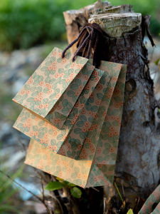 Retro Floral Print Kraft Paper Bag Handheld Eco-friendly Shopping Fashion Small Gift Bag Personalized Womens Handbag