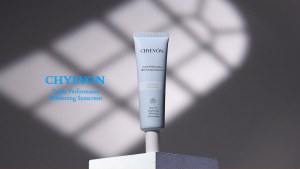 [Buy 1 Get 1 Free] CHYEVON Brightening Sunscreen | 3 in 1 Moisturizer & Serum & Sunscreen | Hybrid UV Protection SPF 50+ PA++++ | Pro-Xylane & Niacinamide | Consealer Primer Skin Repair Floral Fragrance Sweatproof