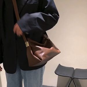 Tas Selempang Wanita Impor: Slingbag & Tas Desain Fashionable