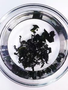 [Sẵn hàng] Combo 1000g Vụn rong biển cay/Rong biển trộn cay ăn liền giòn ngon ăn vặt đã nghiền