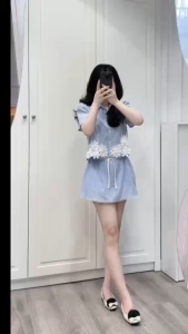 Set đồ nữ mặc hè đồ đi biển Đũi sọc áo phối cổ bèo dáng croptop đính hoa kèm chân váy ngắn xinh