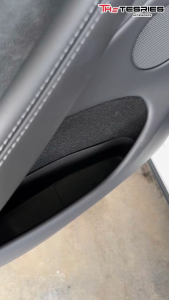 Tesla ที่จัดเก็บของข้างประตู TPE สำหรับ Model Y/3 Highland/New Model Y Juniper วัสดุคุณภาพสูง ไม่มีกลิ่น กันน้ำกันฝุ่น เช็ดทำความสะอาดง่ายมาก