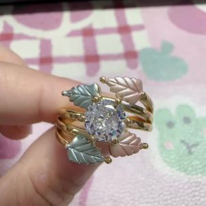 Huitan Gold Color Women Ring Elegant Enamel Leaf Fresh Lady Jewelry for Wedding Engagement Inlaid Shiny CZ Fashion Accessories